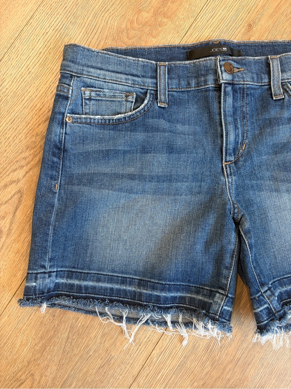 Joe’s Jeans Blue Denim Cutoff Shorts Women’s Size 29 Mid Rise Frayed Hem